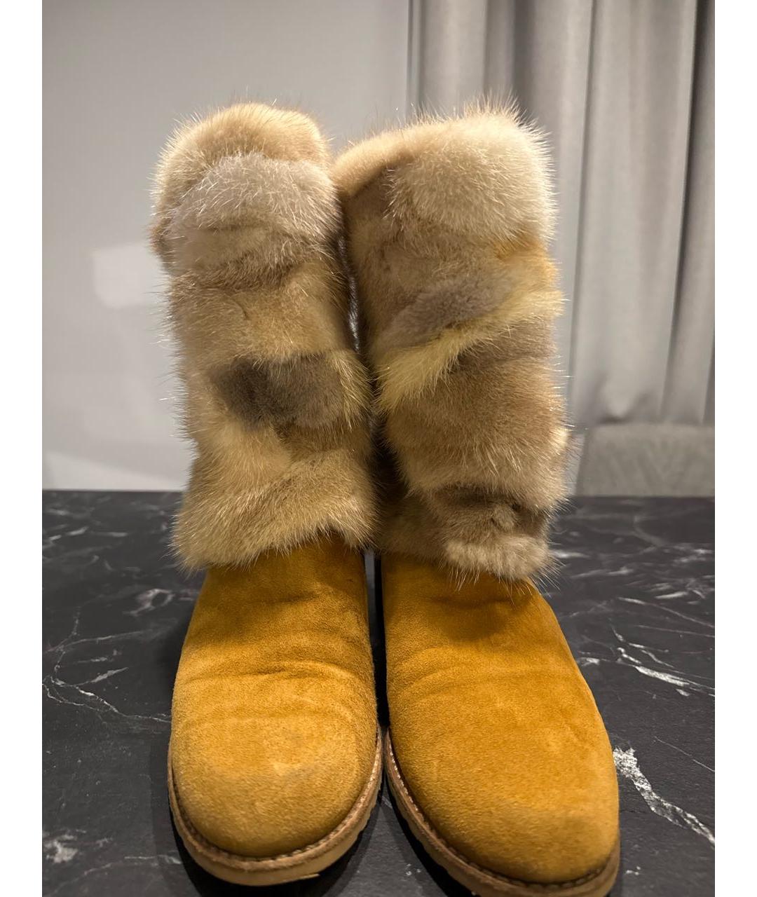STUART WEITZMAN Горчичные замшевые сапоги, фото 2
