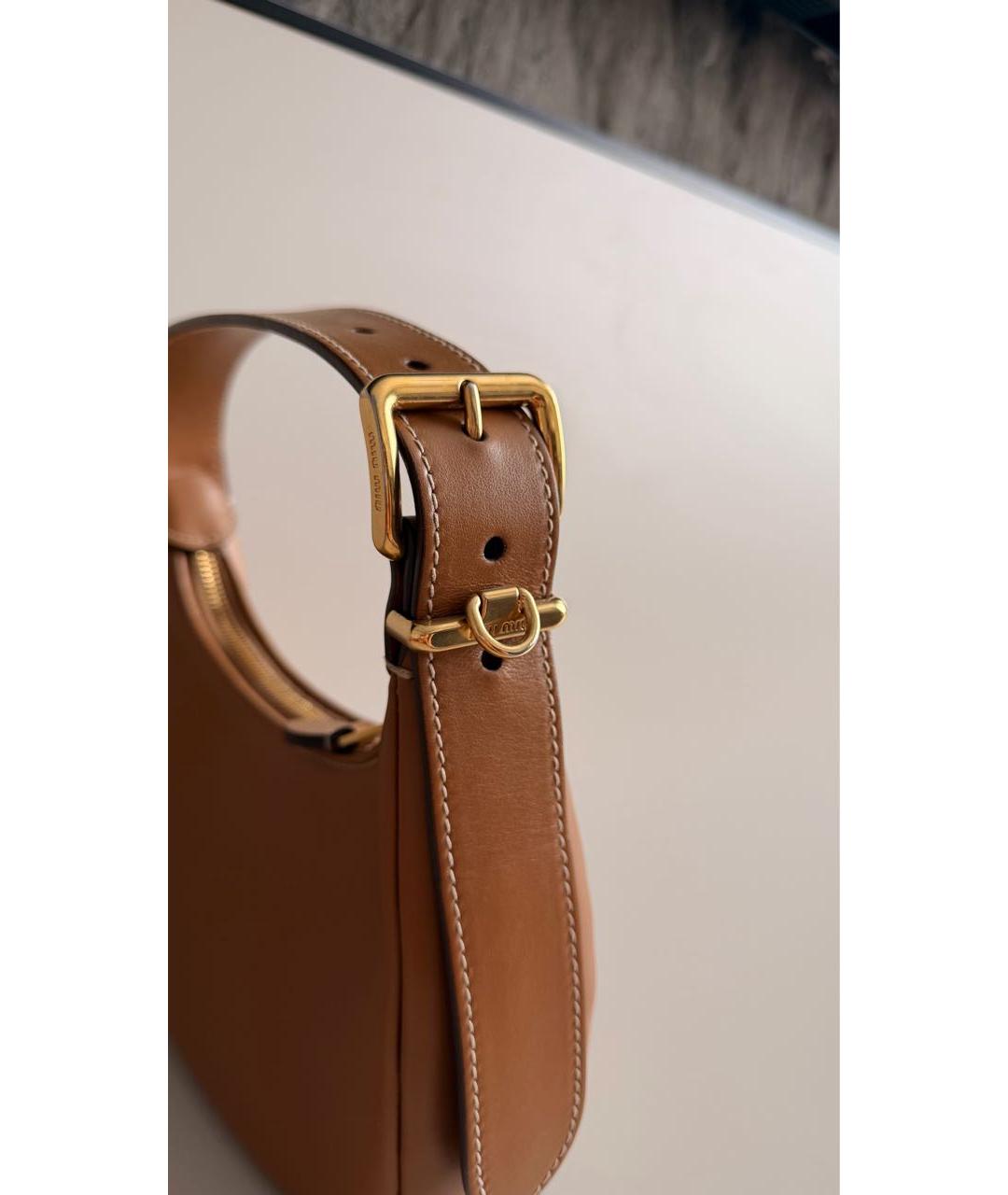 MIU MIU Коричневая кожаная сумка с короткими ручками, фото 5