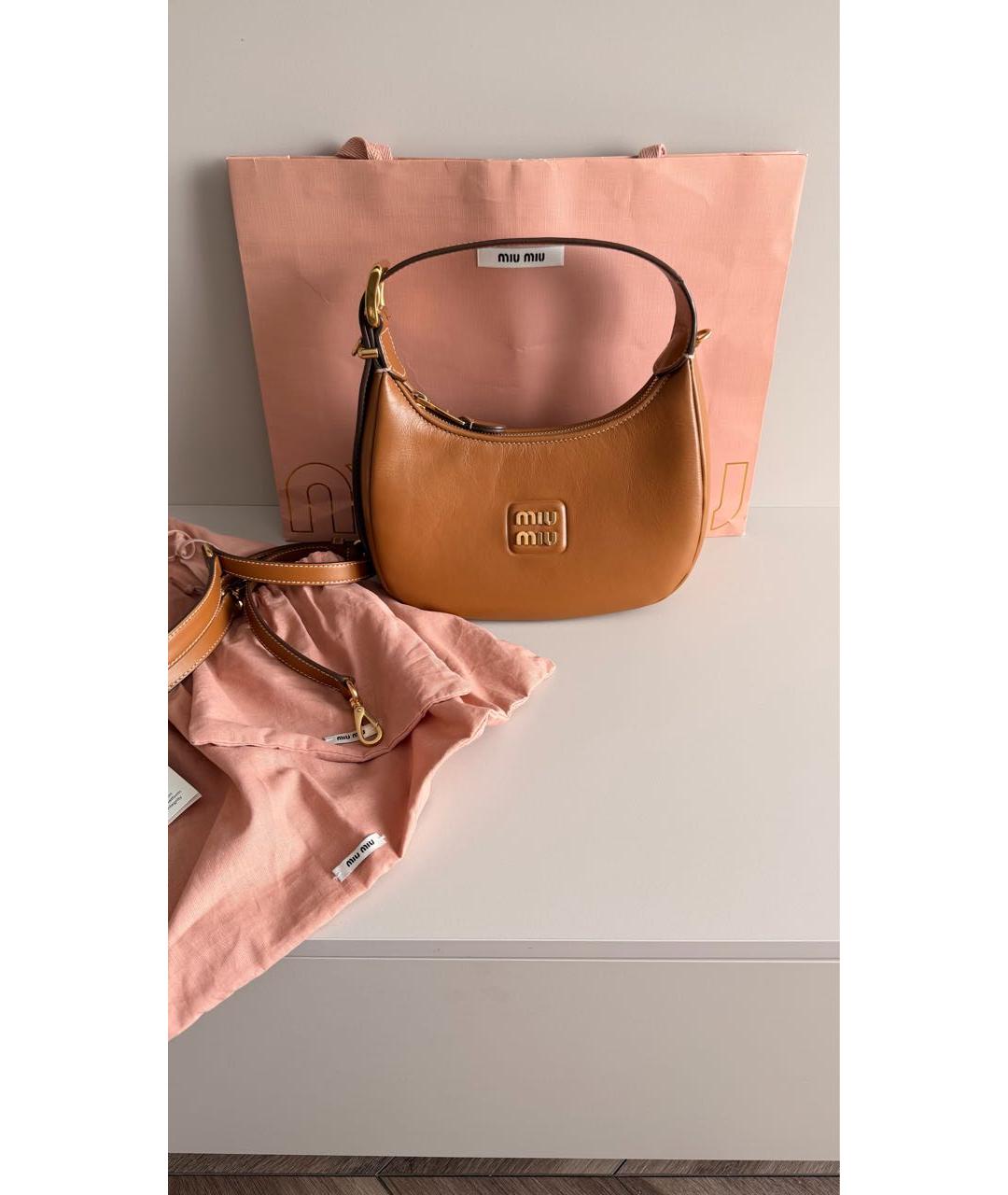 MIU MIU Коричневая кожаная сумка с короткими ручками, фото 2