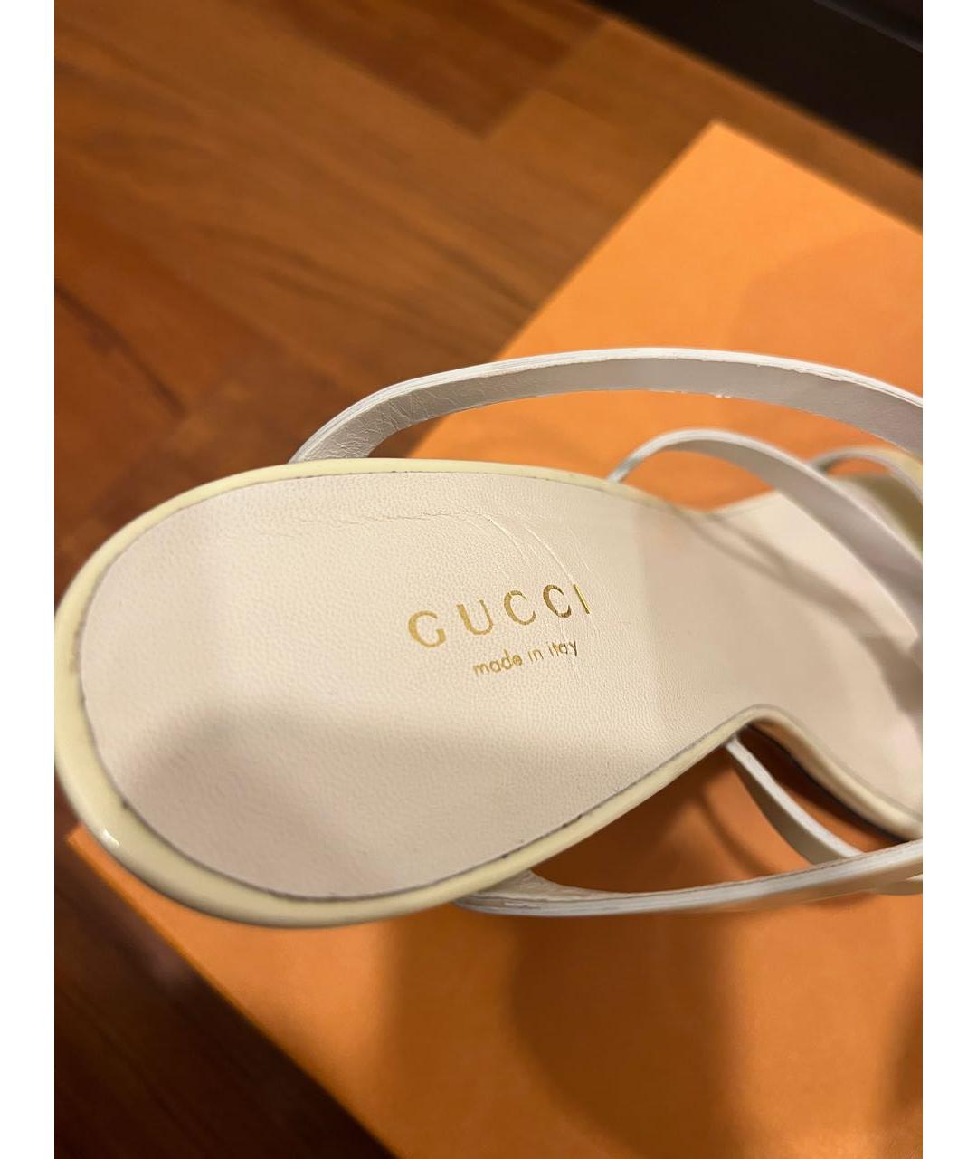 GUCCI Белые босоножки из лакированной кожи, фото 6
