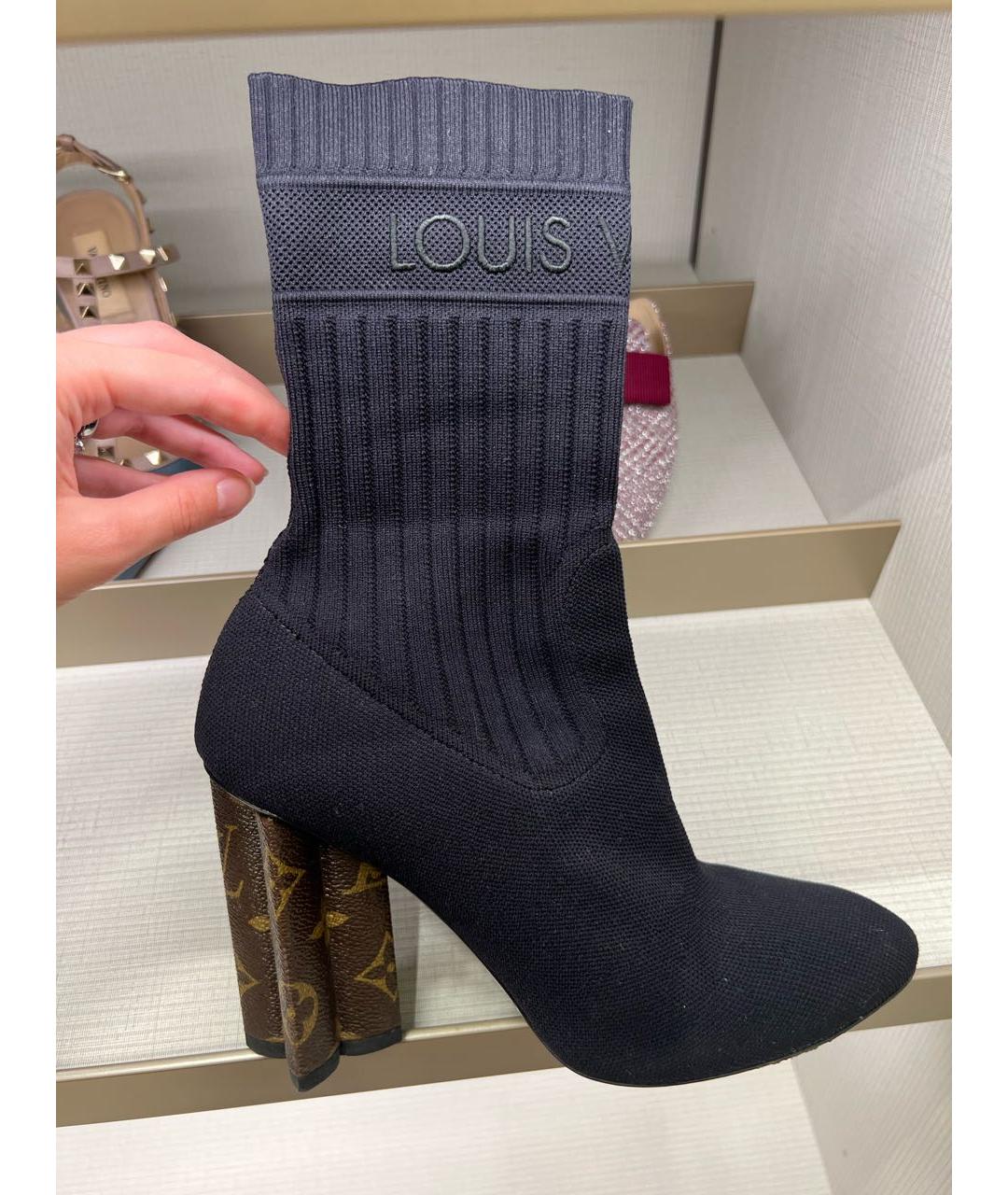 LOUIS VUITTON Черные ботильоны, фото 5