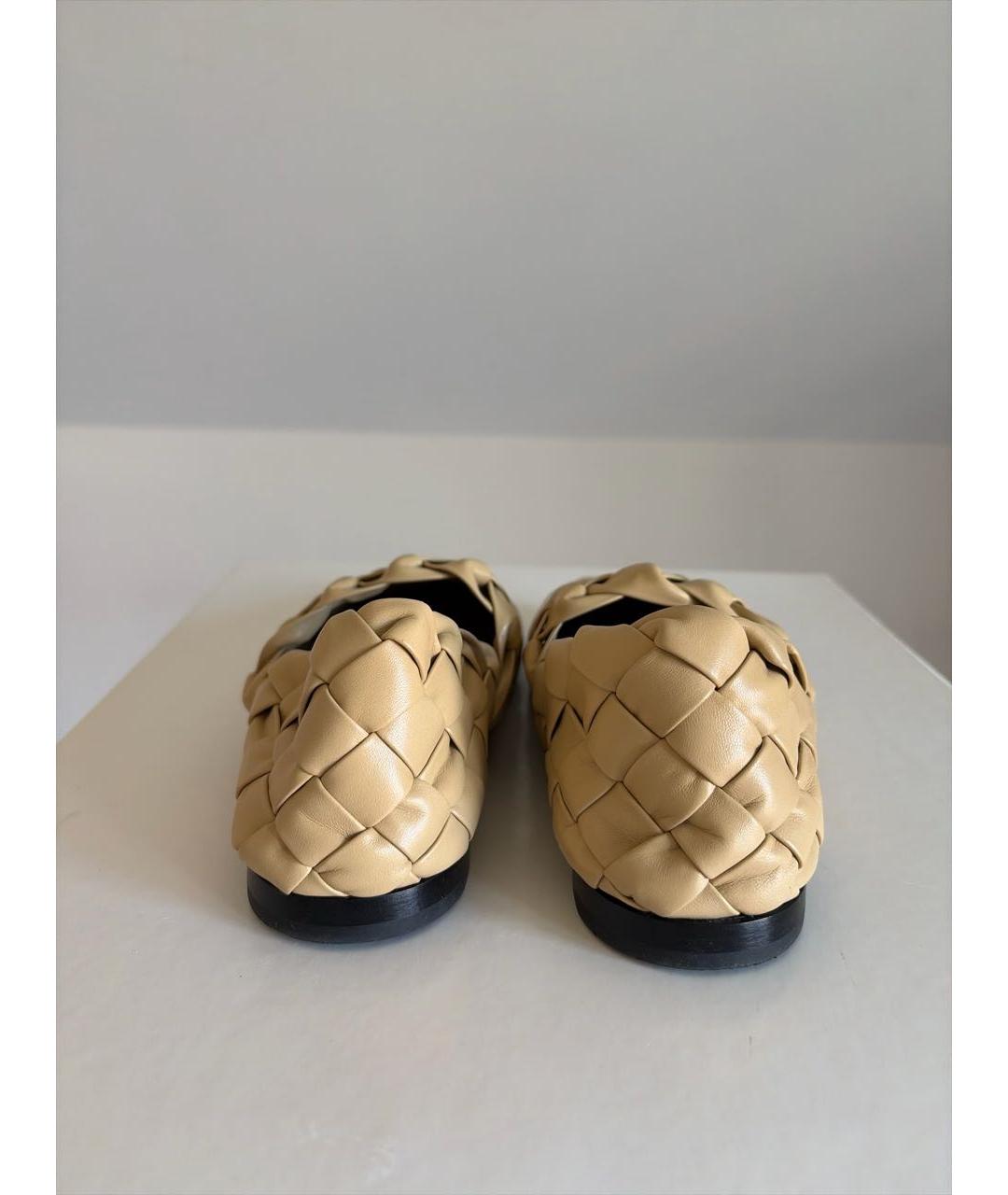 BOTTEGA VENETA Бежевые кожаные лоферы, фото 4