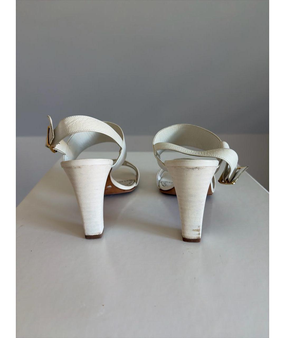 MANOLO BLAHNIK Белые кожаные босоножки, фото 4