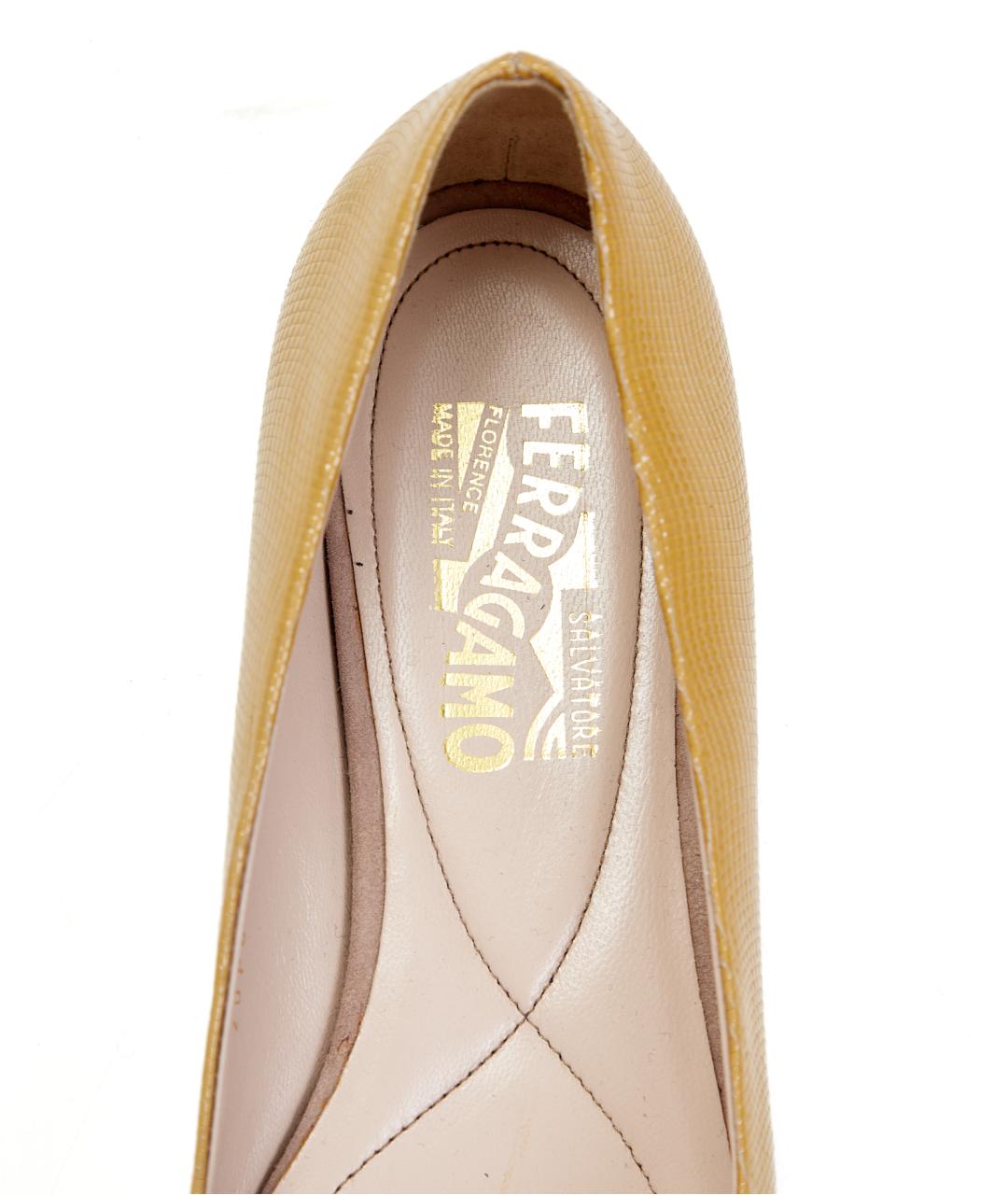 FERRAGAMO Горчичные кожаные балетки, фото 4