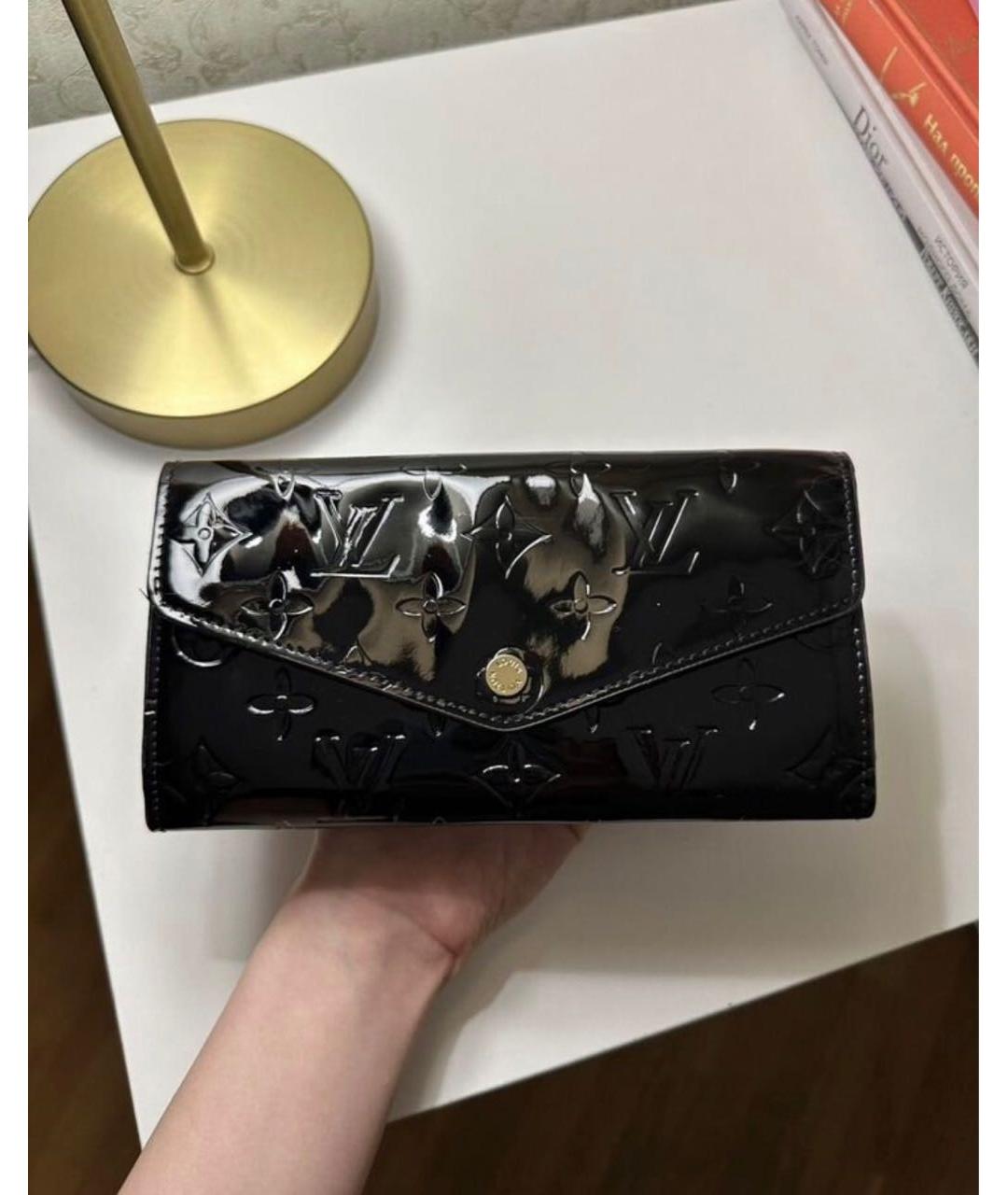 LOUIS VUITTON Черный кошелек из лакированной кожи, фото 6