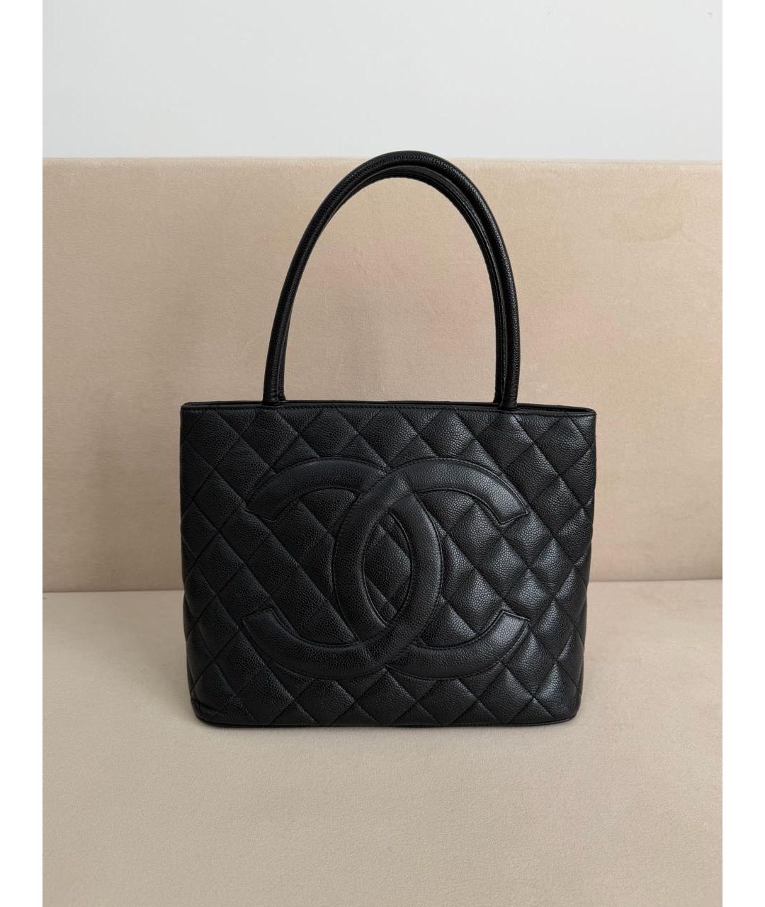 CHANEL Черная кожаная сумка тоут, фото 9