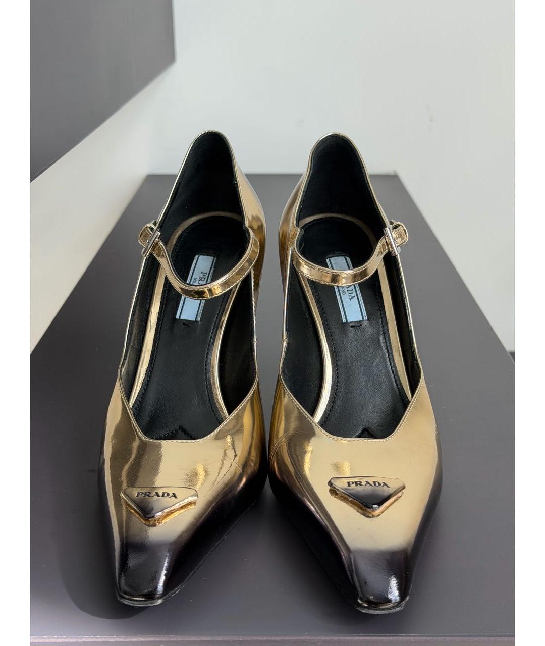 PRADA Золотые кожаные туфли, фото 2