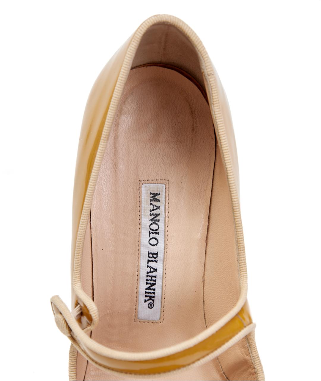 MANOLO BLAHNIK Горчичные туфли из лакированной кожи, фото 4