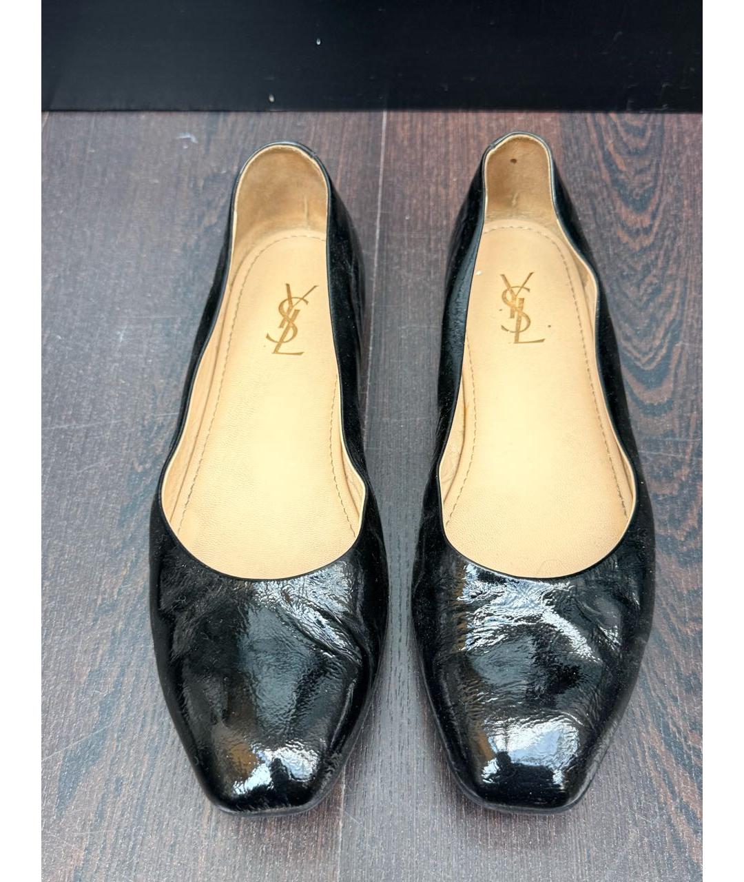 SAINT LAURENT Черные балетки из лакированной кожи, фото 2