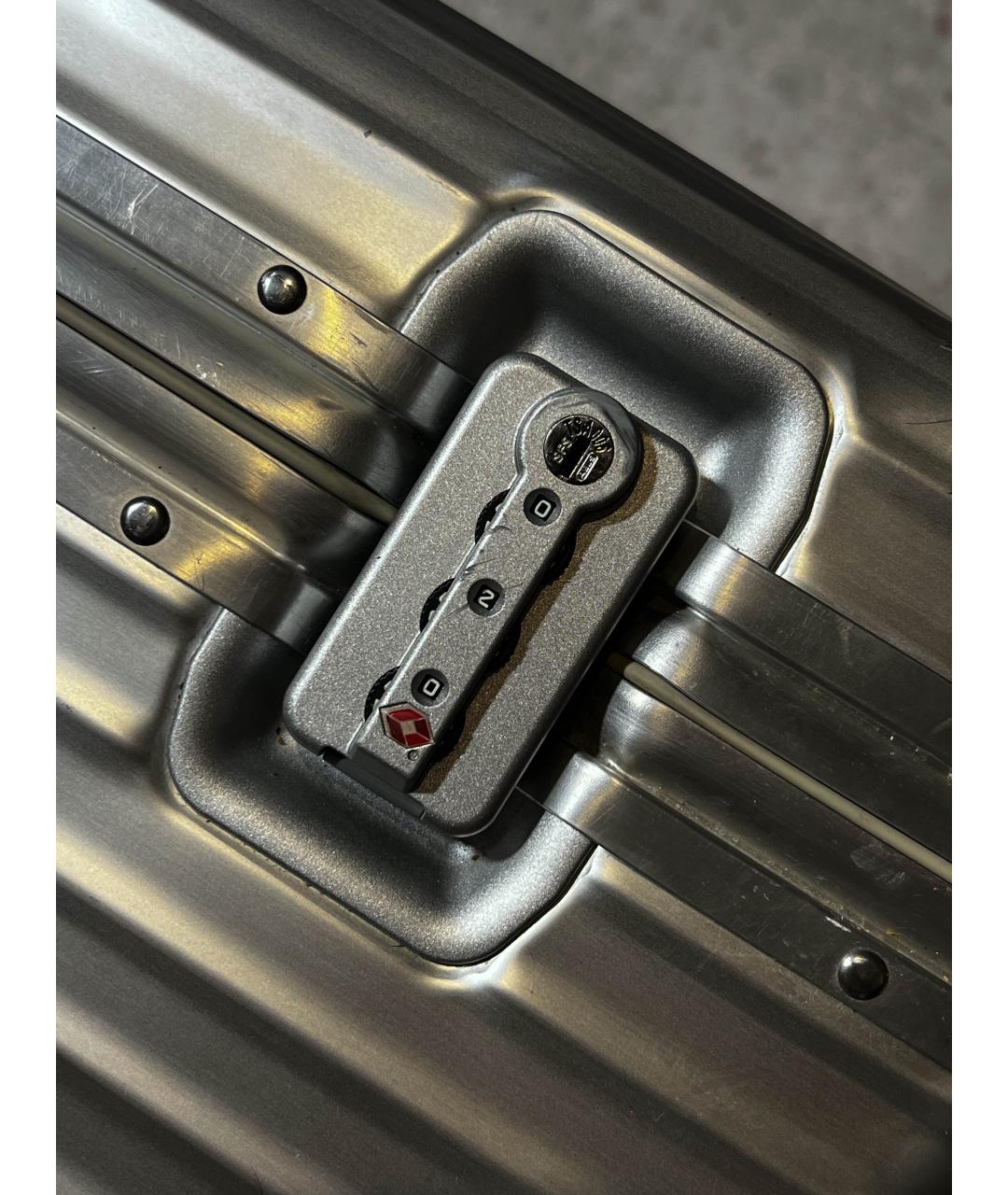 Rimowa Серебряный чемодан, фото 6