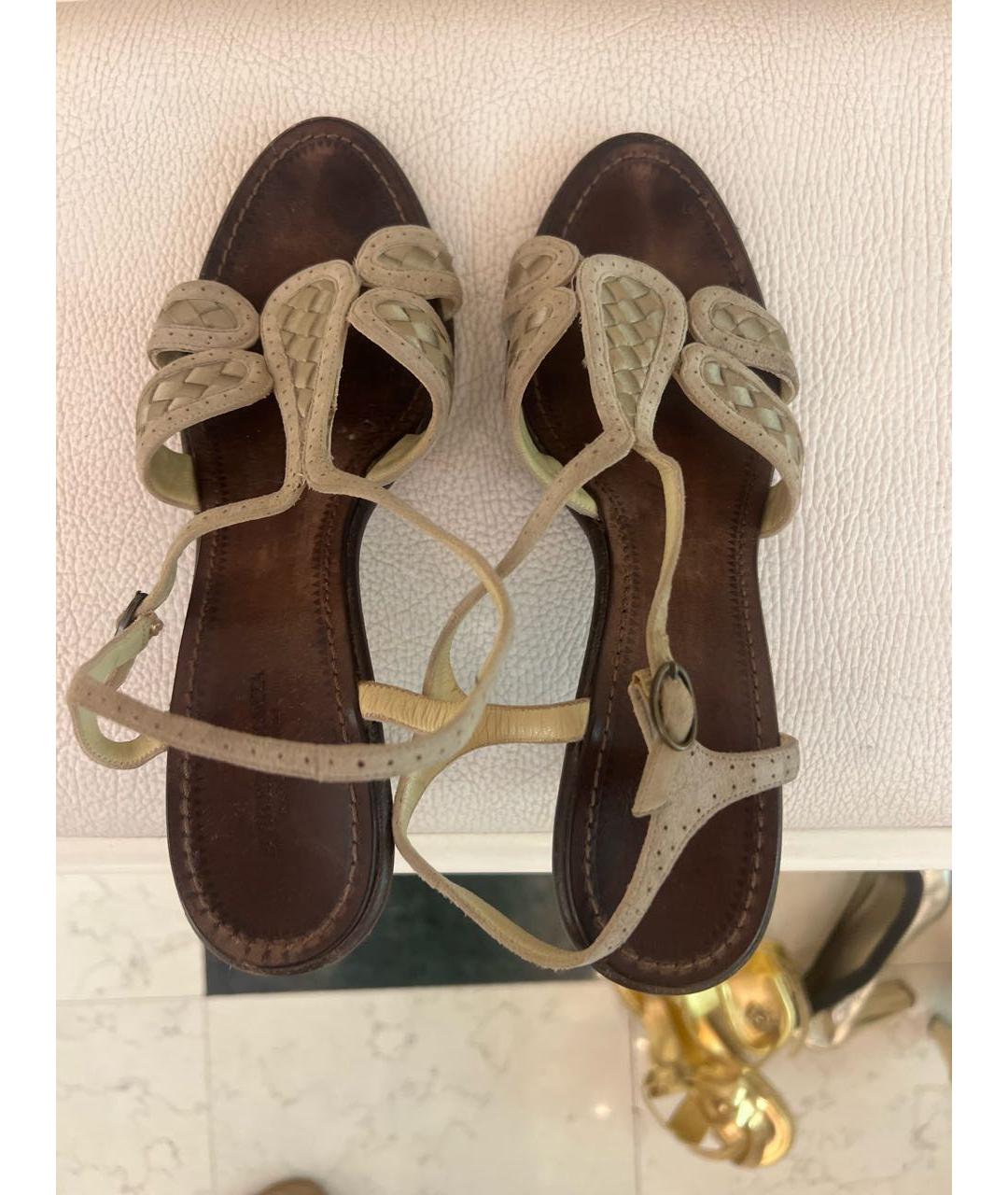 BOTTEGA VENETA Бежевые кожаные босоножки, фото 3