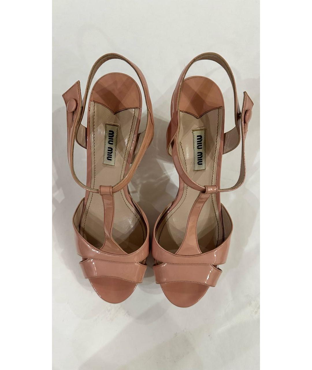 MIU MIU Коралловые босоножки из лакированной кожи, фото 2