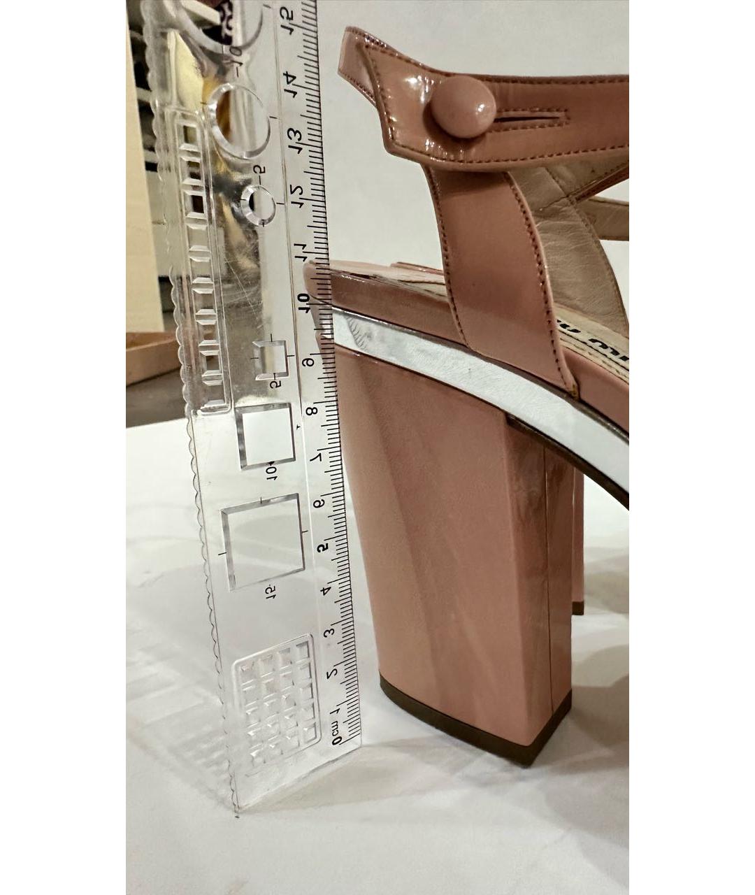 MIU MIU Коралловые босоножки из лакированной кожи, фото 7