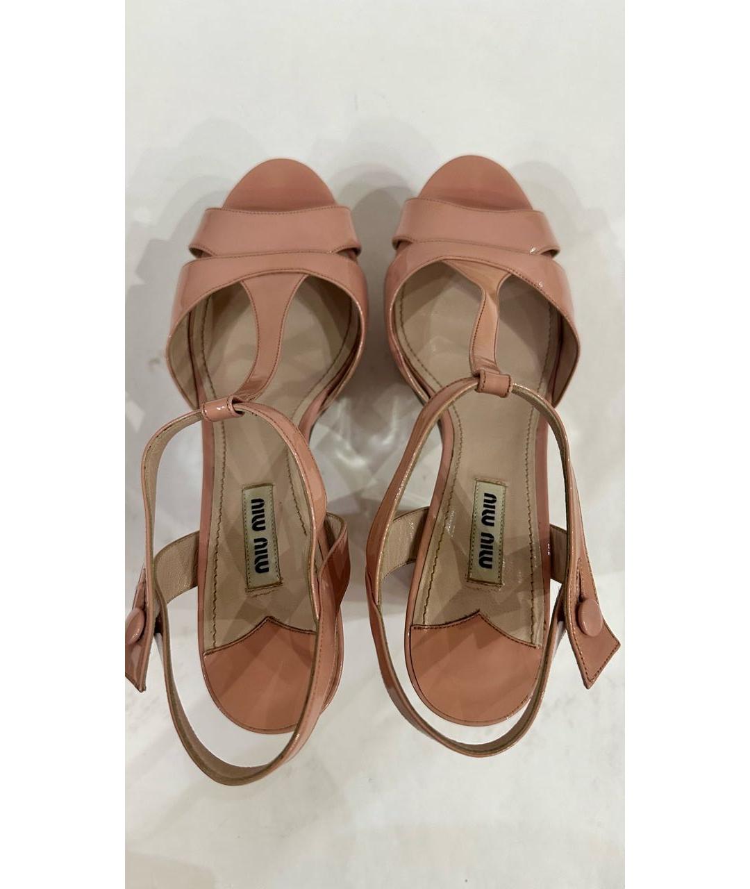 MIU MIU Коралловые босоножки из лакированной кожи, фото 3