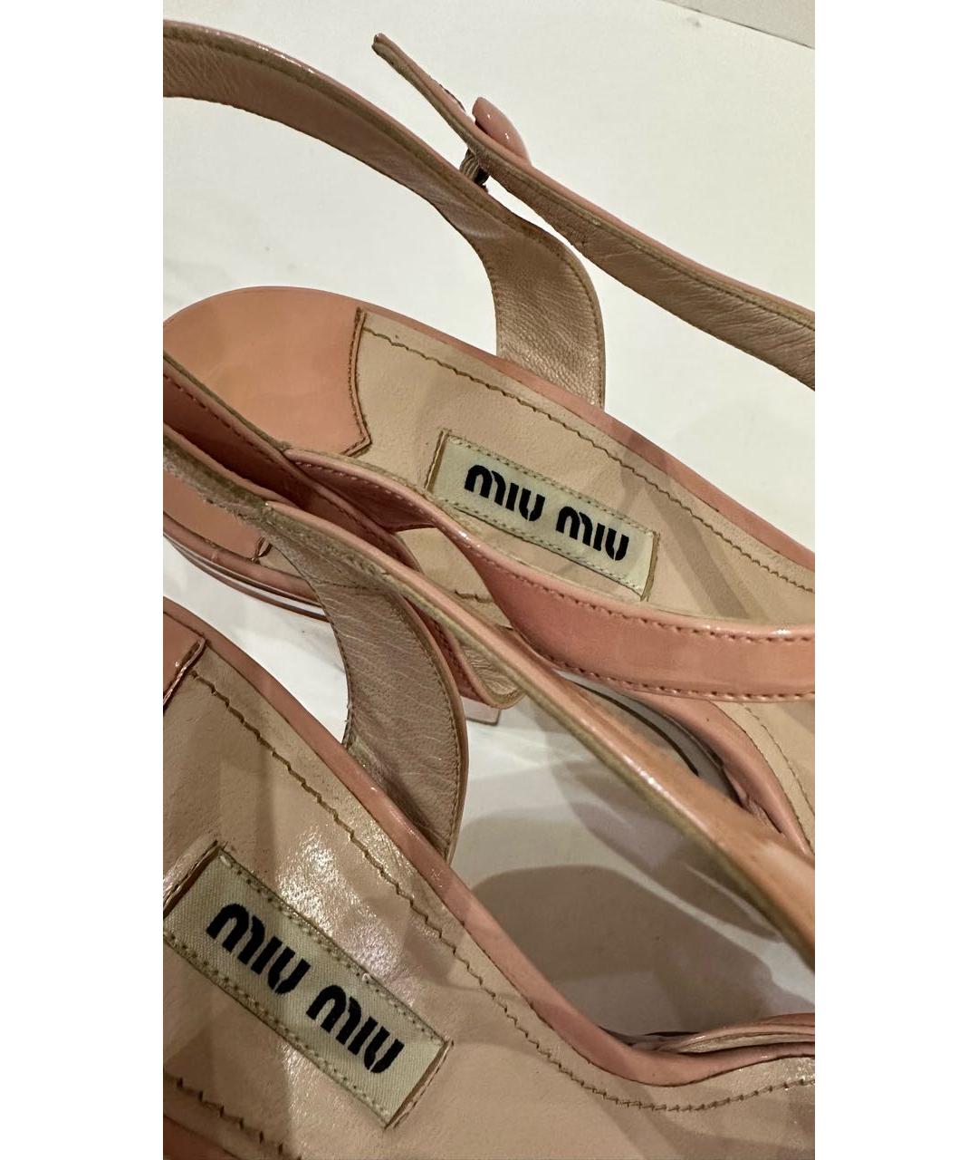MIU MIU Коралловые босоножки из лакированной кожи, фото 6