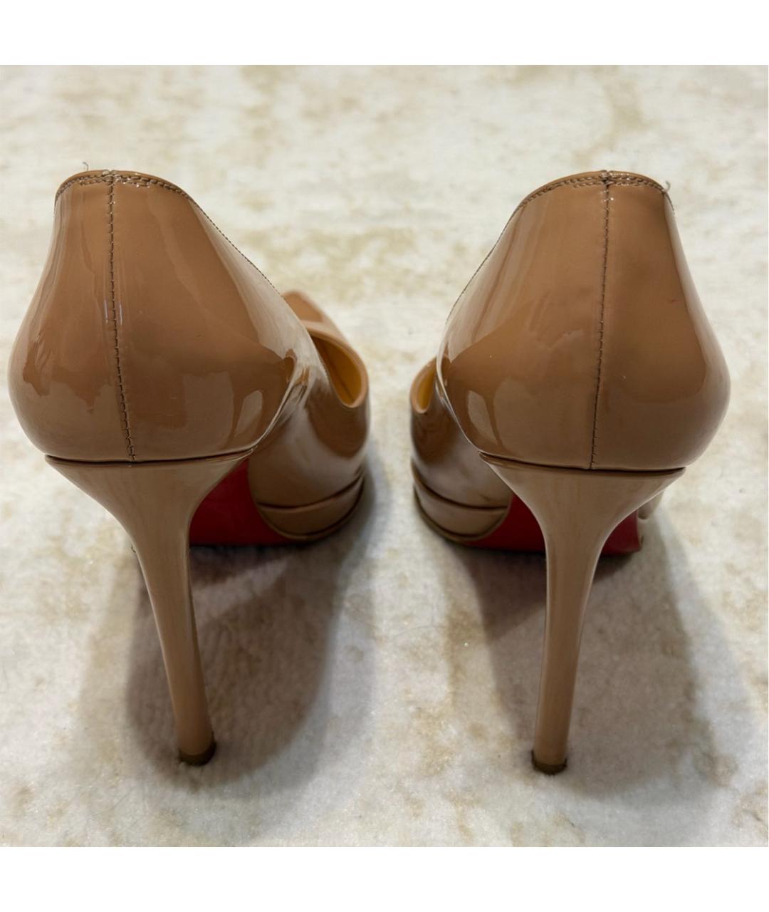 CHRISTIAN LOUBOUTIN Бежевые туфли из лакированной кожи, фото 4