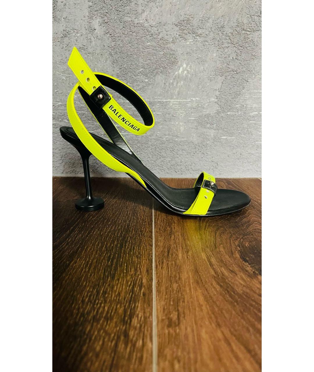 BALENCIAGA Салатовые кожаные босоножки, фото 5