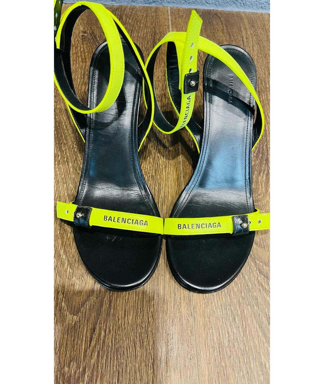 BALENCIAGA Салатовые кожаные босоножки, фото 2