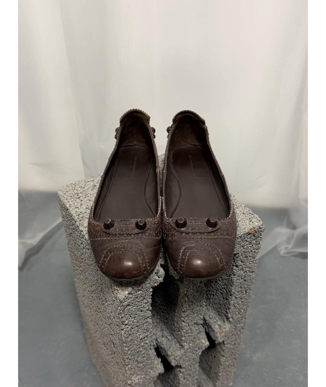 BALENCIAGA Коричневые кожаные балетки, фото 2