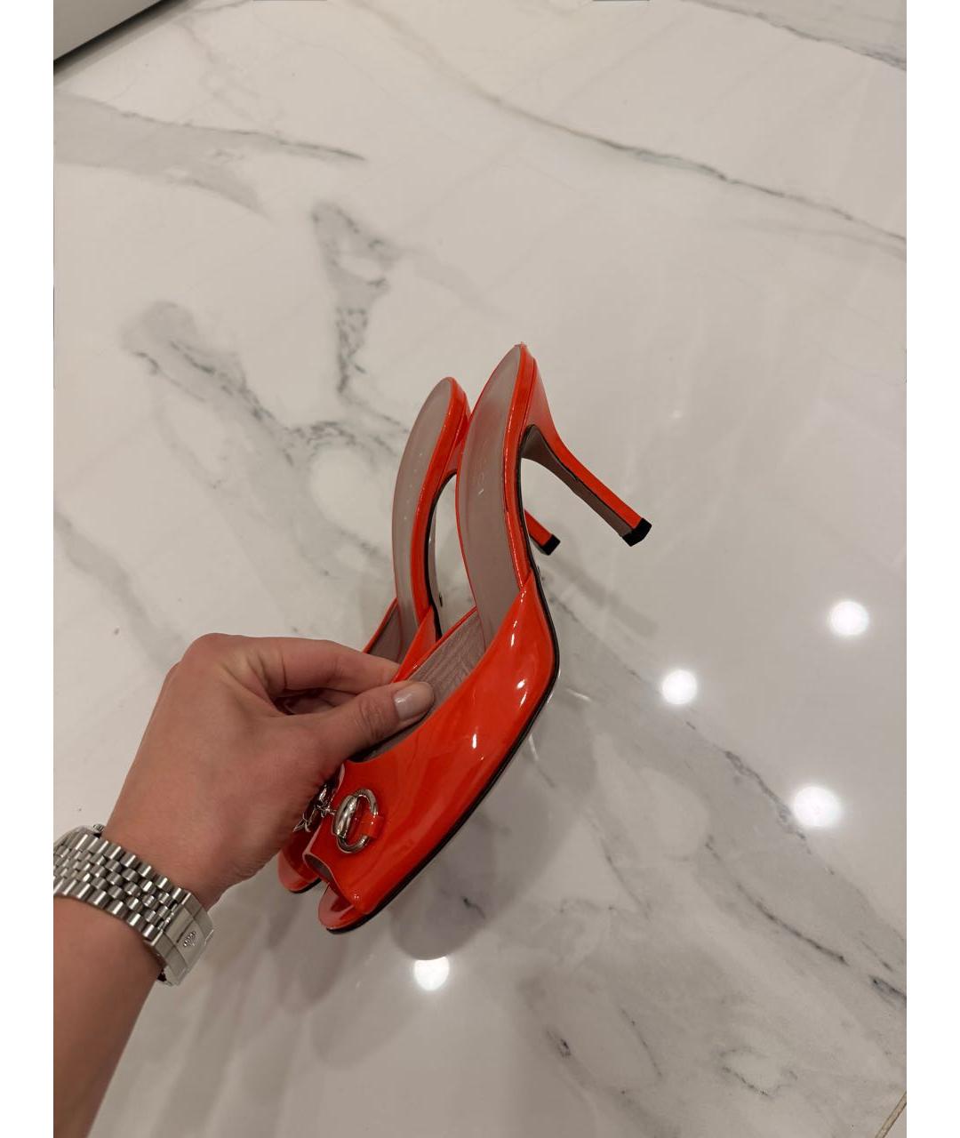 GUCCI Оранжевые мюли из лакированной кожи, фото 3