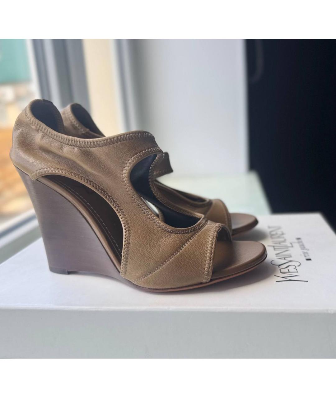 SAINT LAURENT Горчичные кожаные босоножки, фото 5