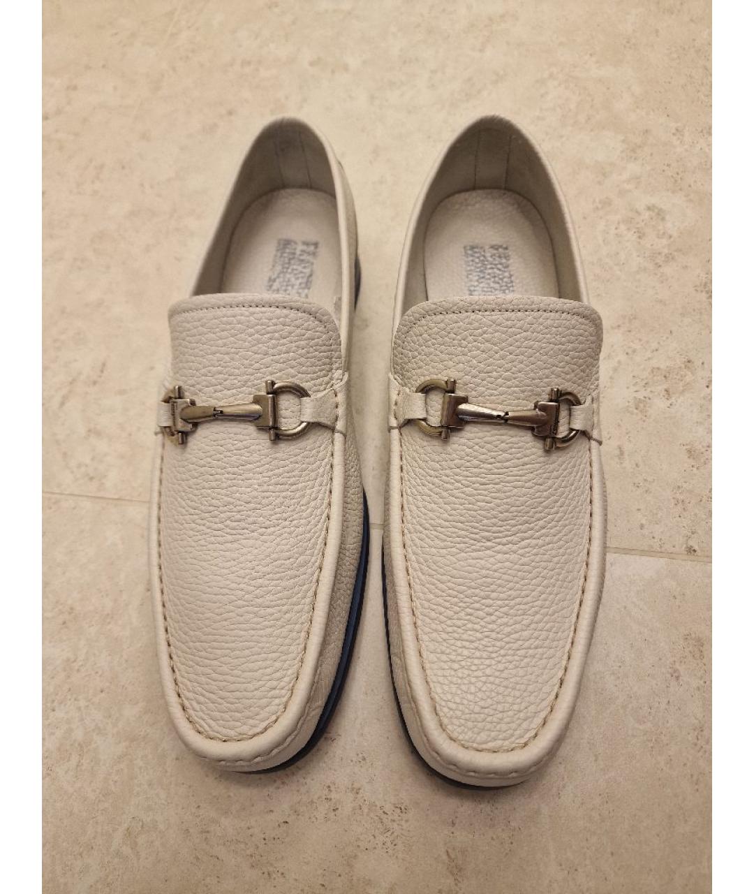 FERRAGAMO Белые кожаные лоферы, фото 2