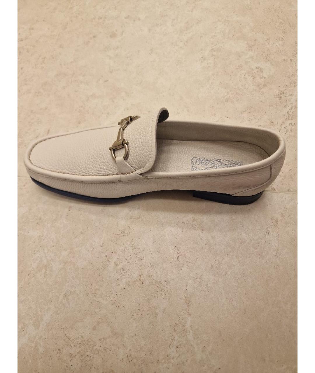 FERRAGAMO Белые кожаные лоферы, фото 5