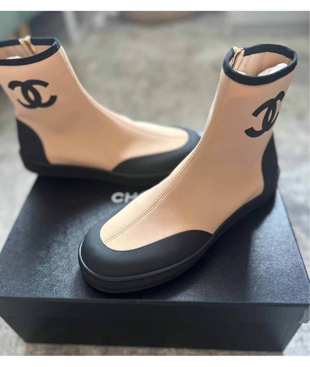 CHANEL Бежевые неопреновые ботинки, фото 3
