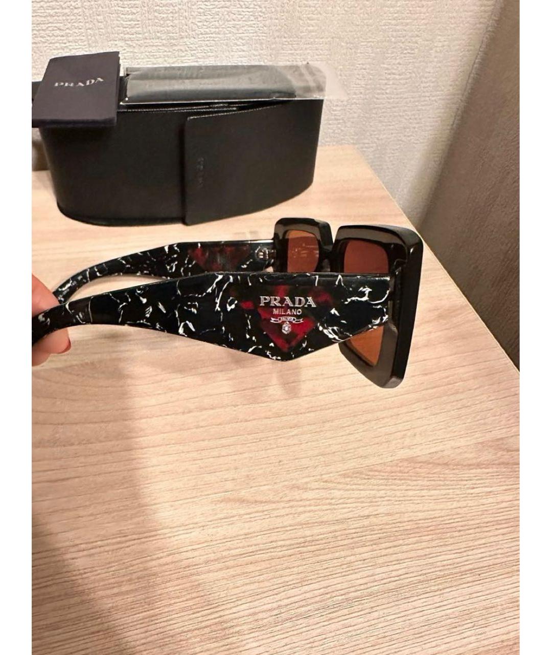 PRADA Черные пластиковые солнцезащитные очки, фото 2