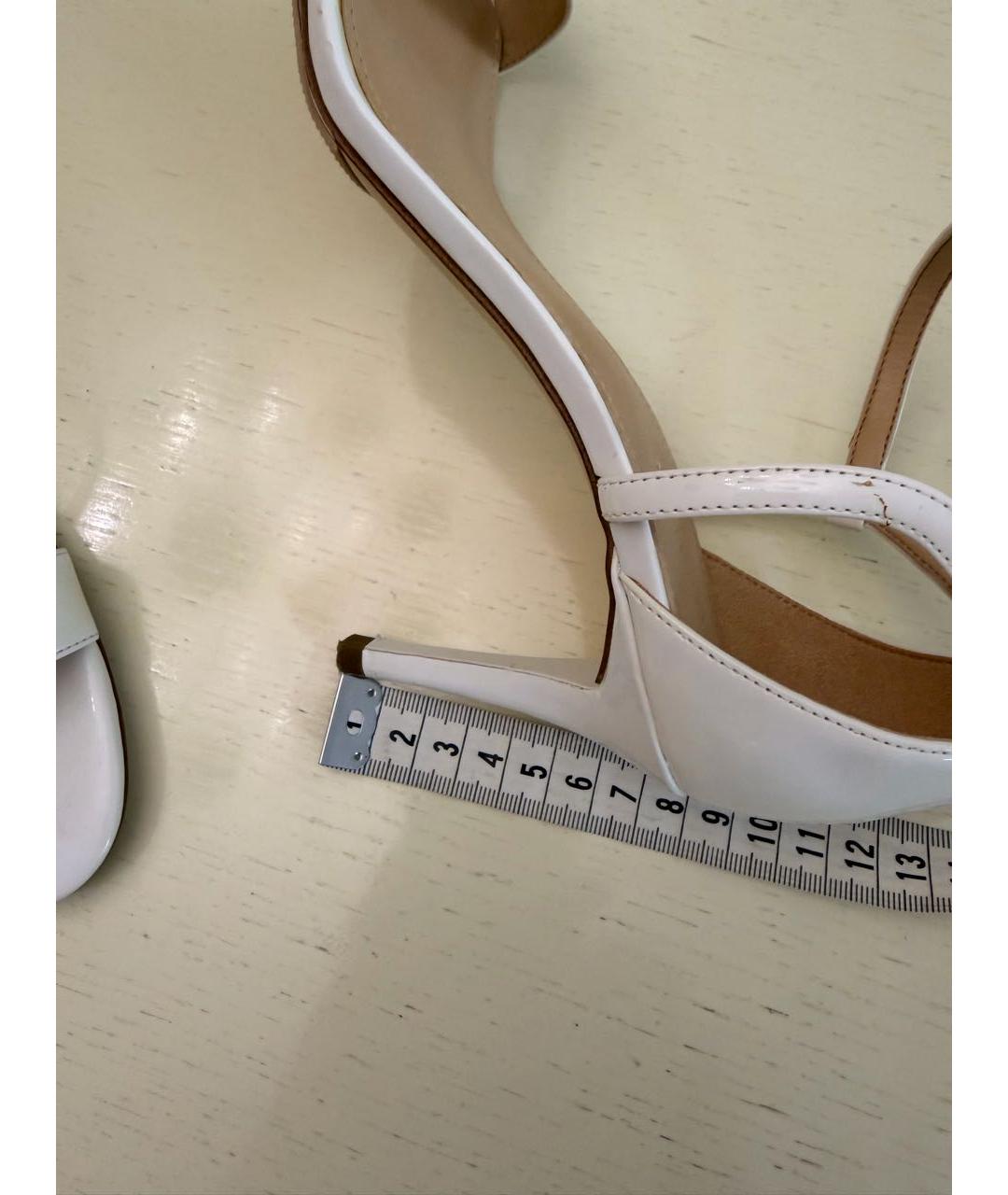 MICHAEL KORS Белые босоножки из лакированной кожи, фото 6