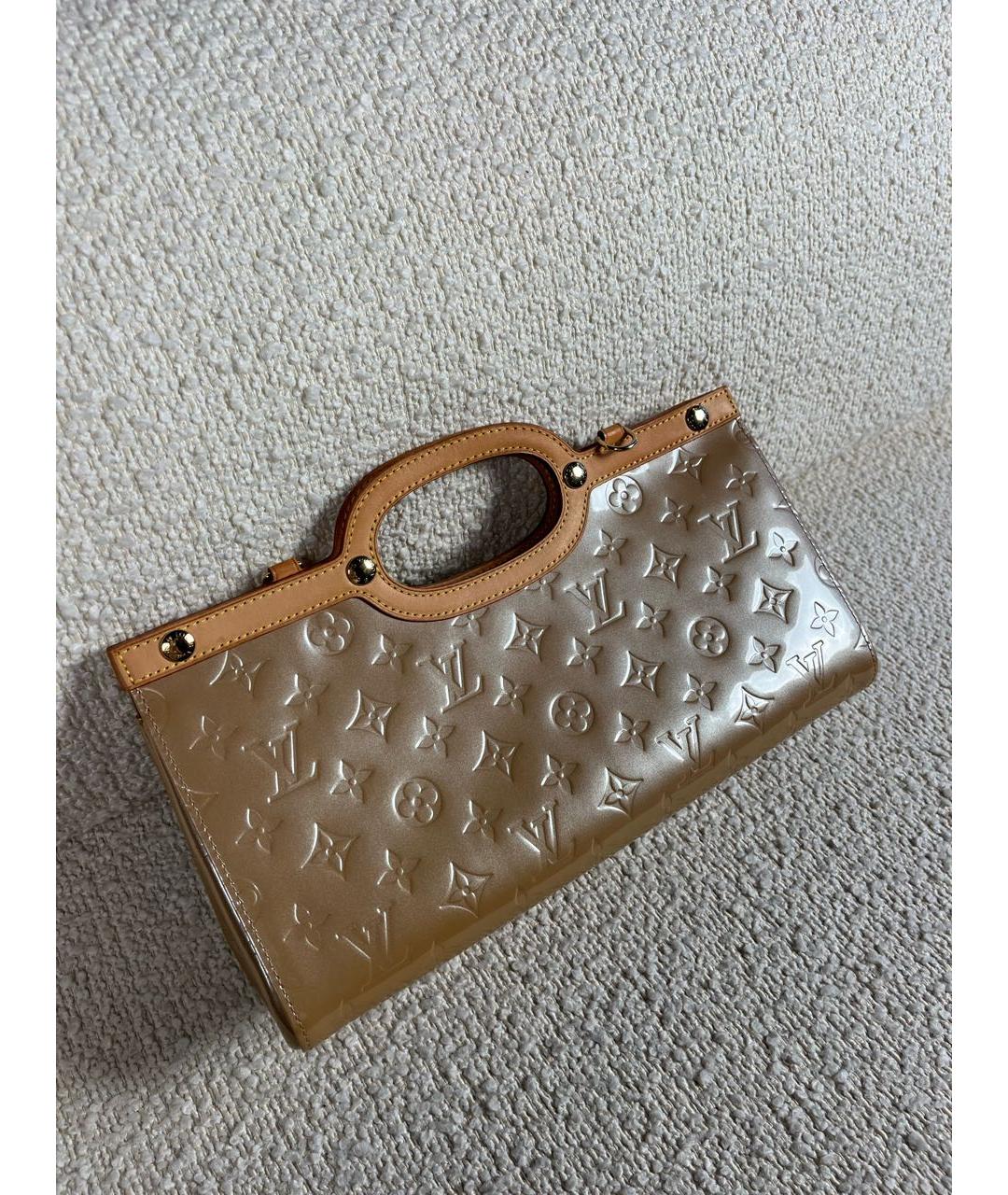 LOUIS VUITTON Бежевая сумка с короткими ручками из лакированной кожи, фото 2