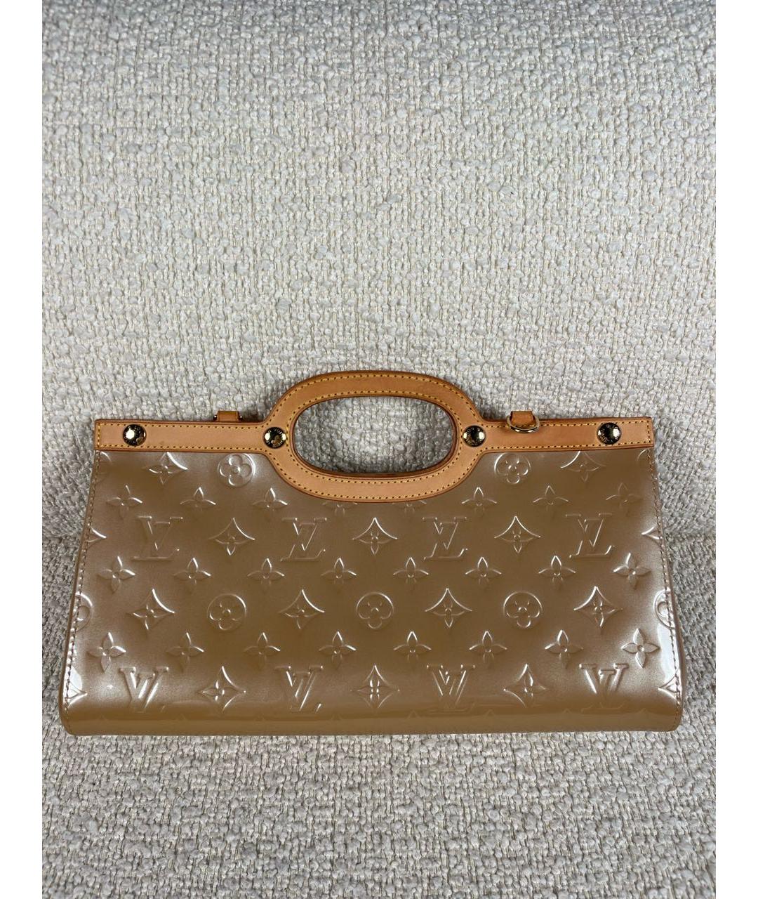 LOUIS VUITTON Бежевая сумка с короткими ручками из лакированной кожи, фото 9