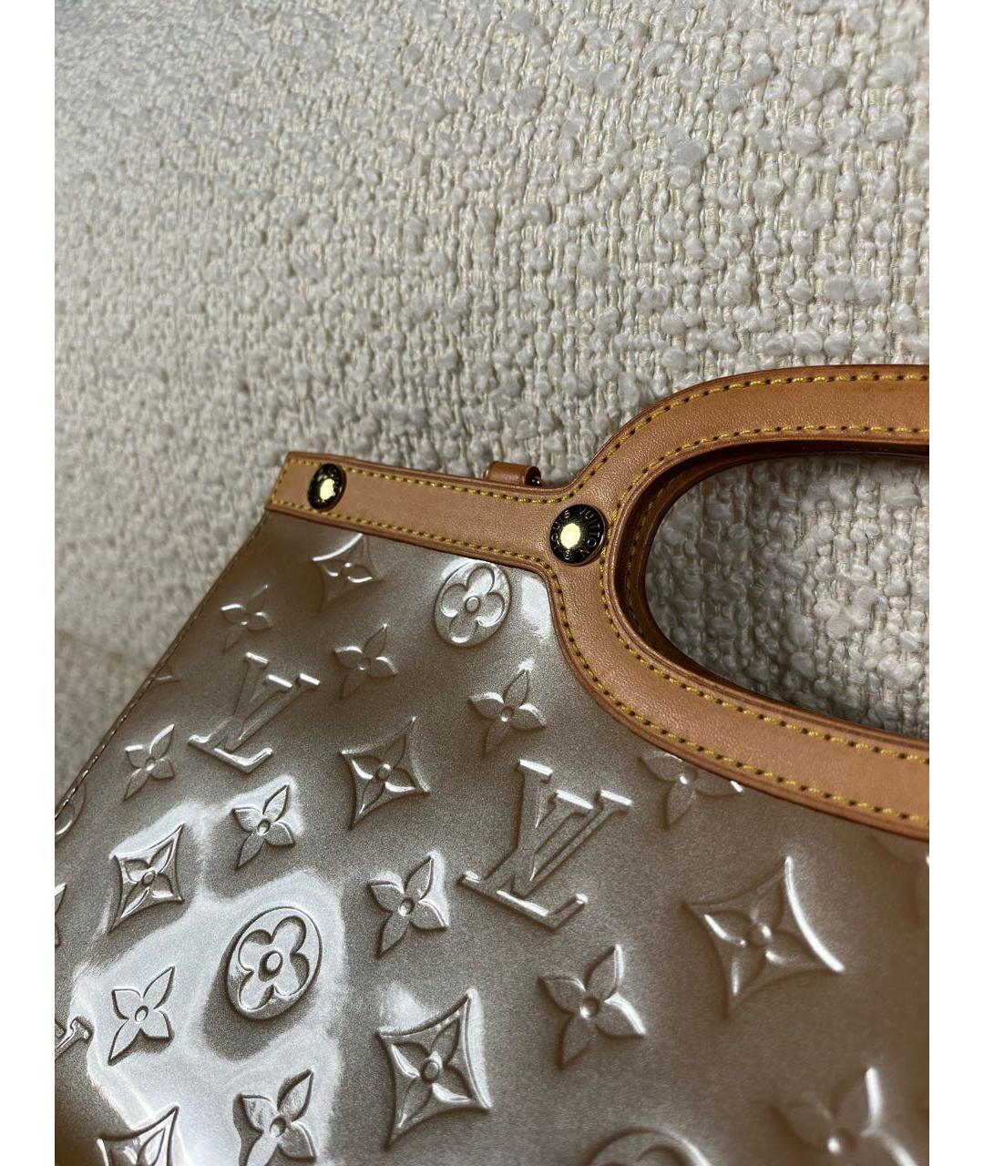 LOUIS VUITTON Бежевая сумка с короткими ручками из лакированной кожи, фото 7