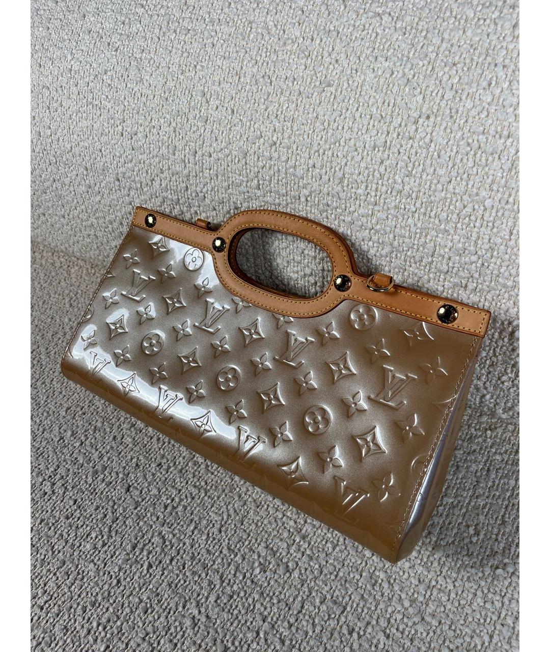 LOUIS VUITTON Бежевая сумка с короткими ручками из лакированной кожи, фото 5