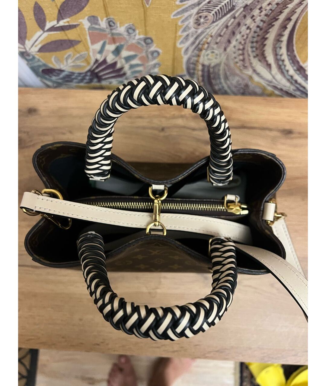 LOUIS VUITTON Коричневая сумка с короткими ручками, фото 2