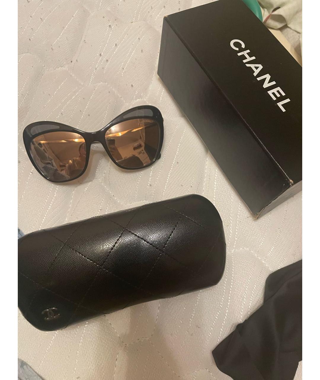 CHANEL Золотые пластиковые солнцезащитные очки, фото 1
