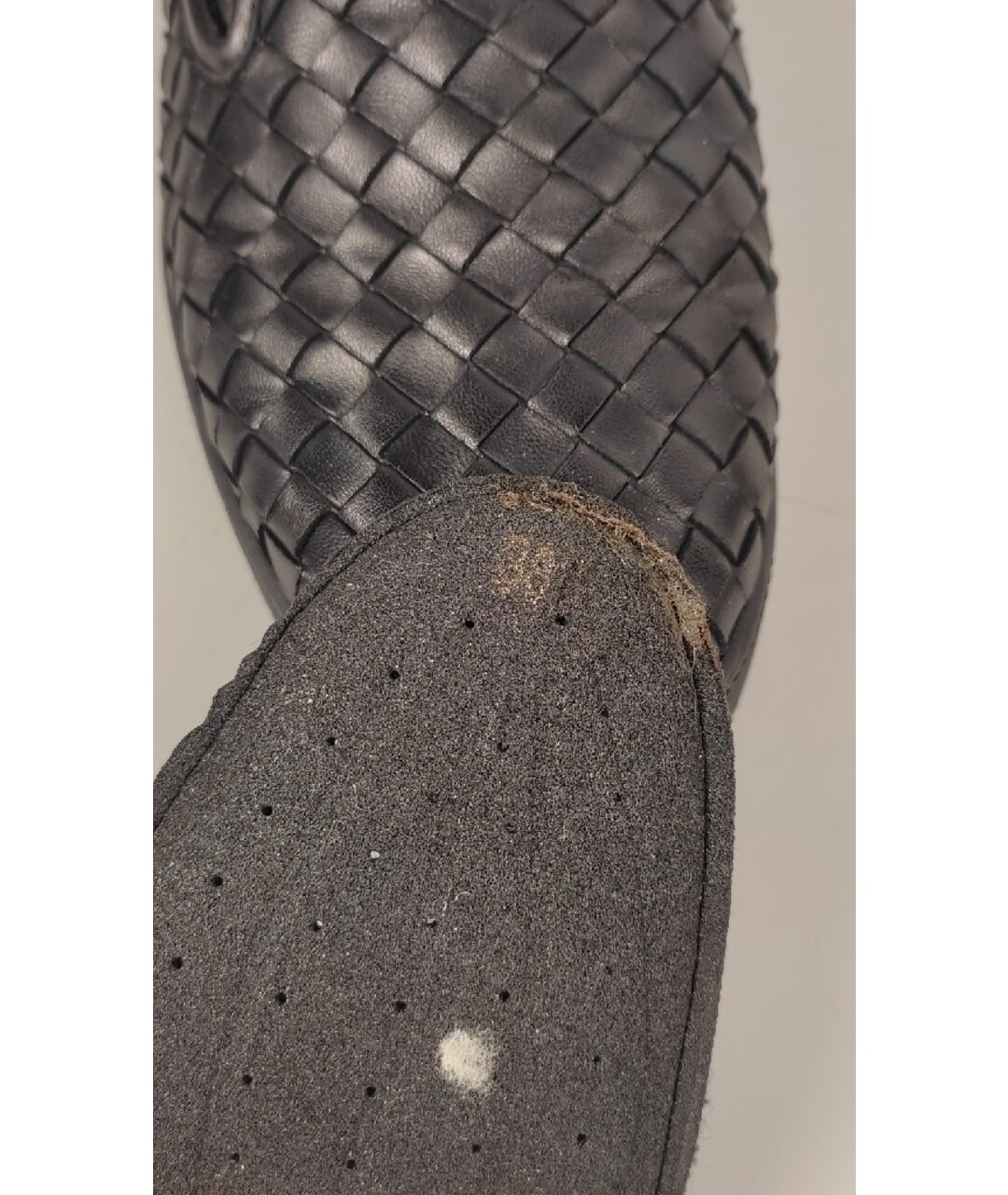 BOTTEGA VENETA Черные кожаные слипоны, фото 8