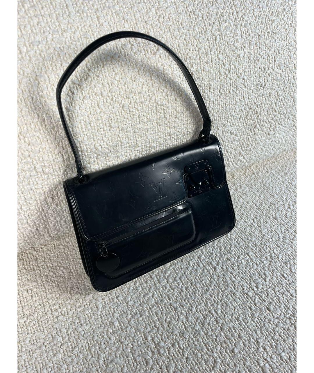 LOUIS VUITTON Черная сумка с короткими ручками из лакированной кожи, фото 2