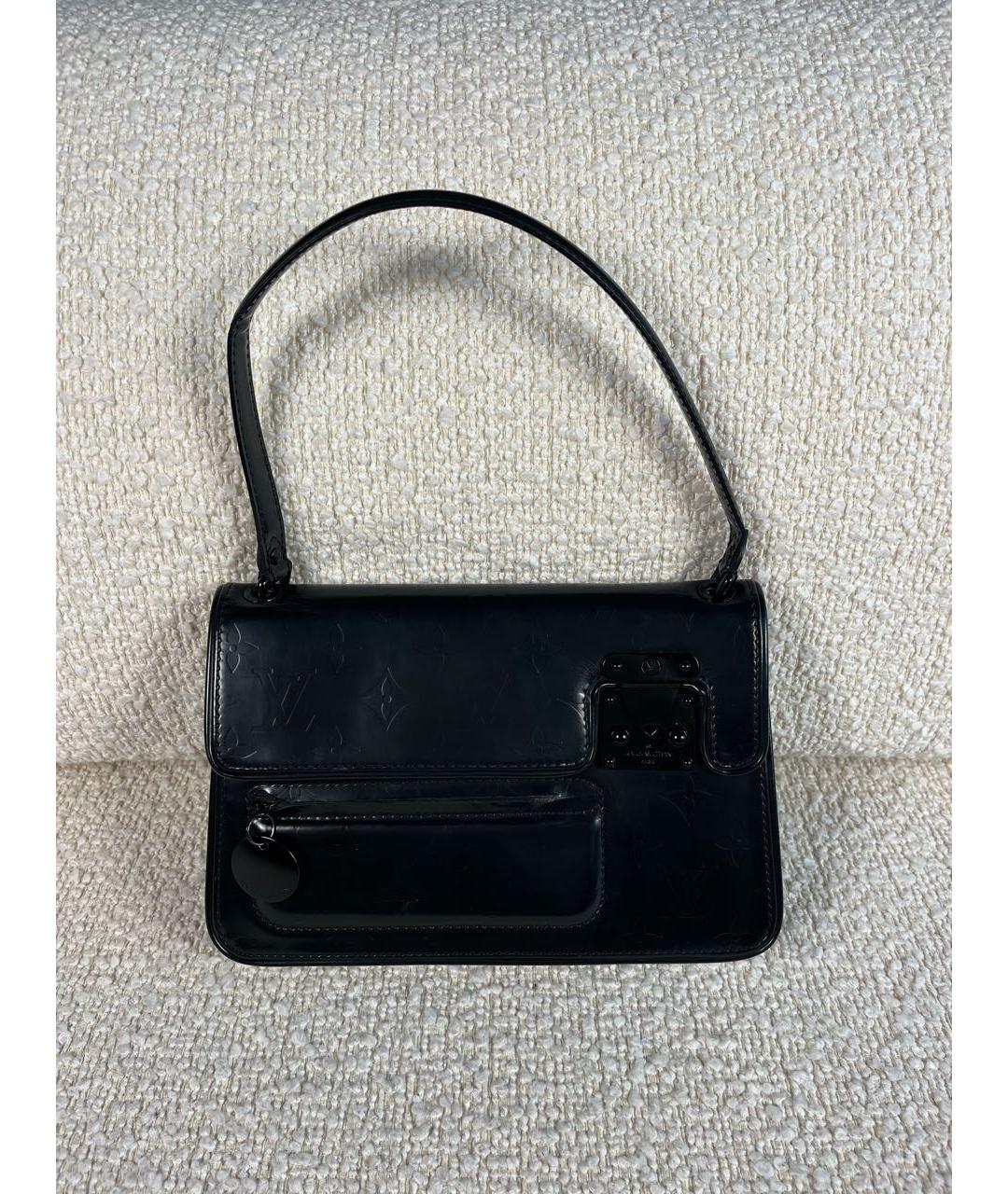LOUIS VUITTON Черная сумка с короткими ручками из лакированной кожи, фото 1