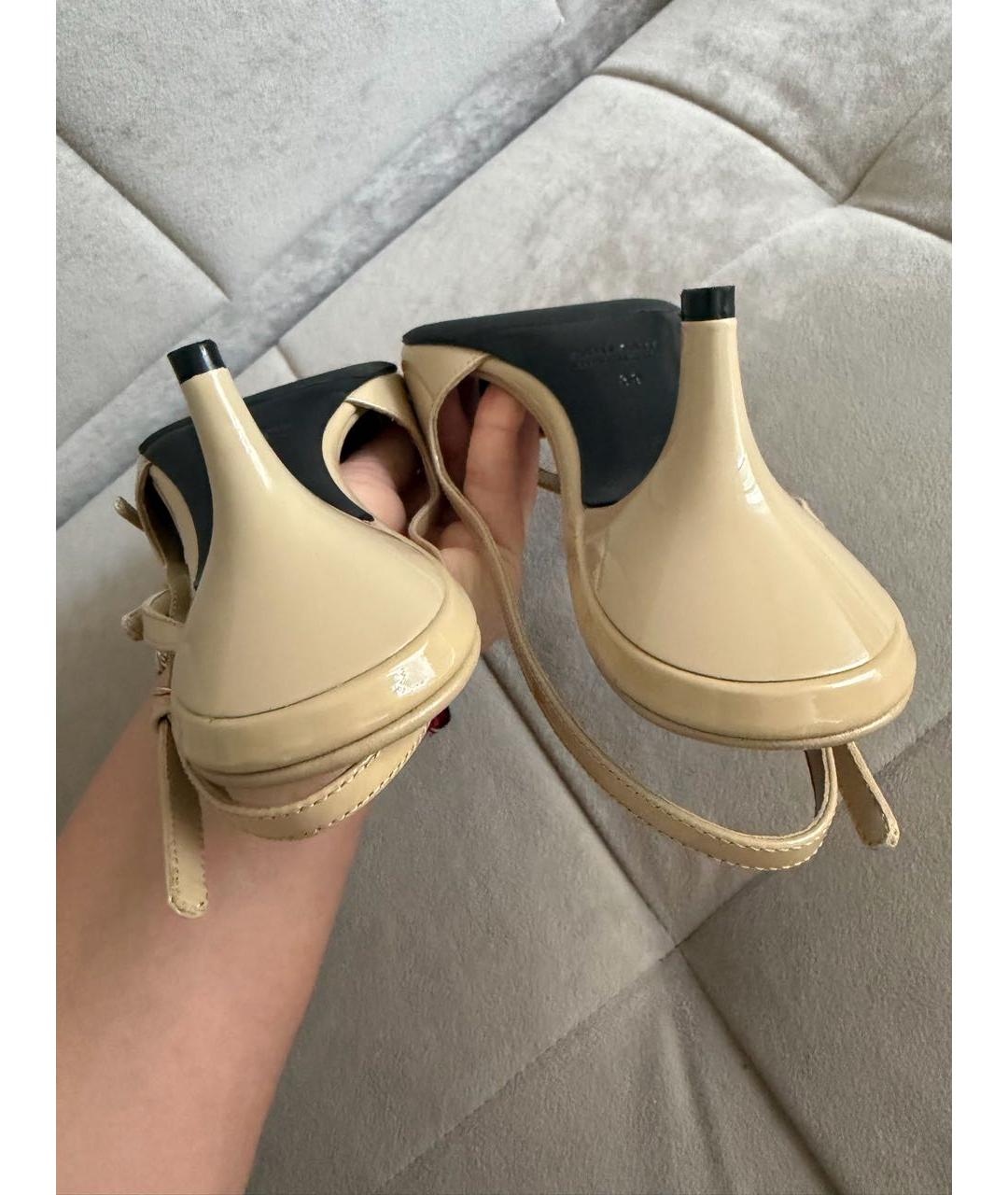 MIU MIU Бежевые туфли из лакированной кожи, фото 5