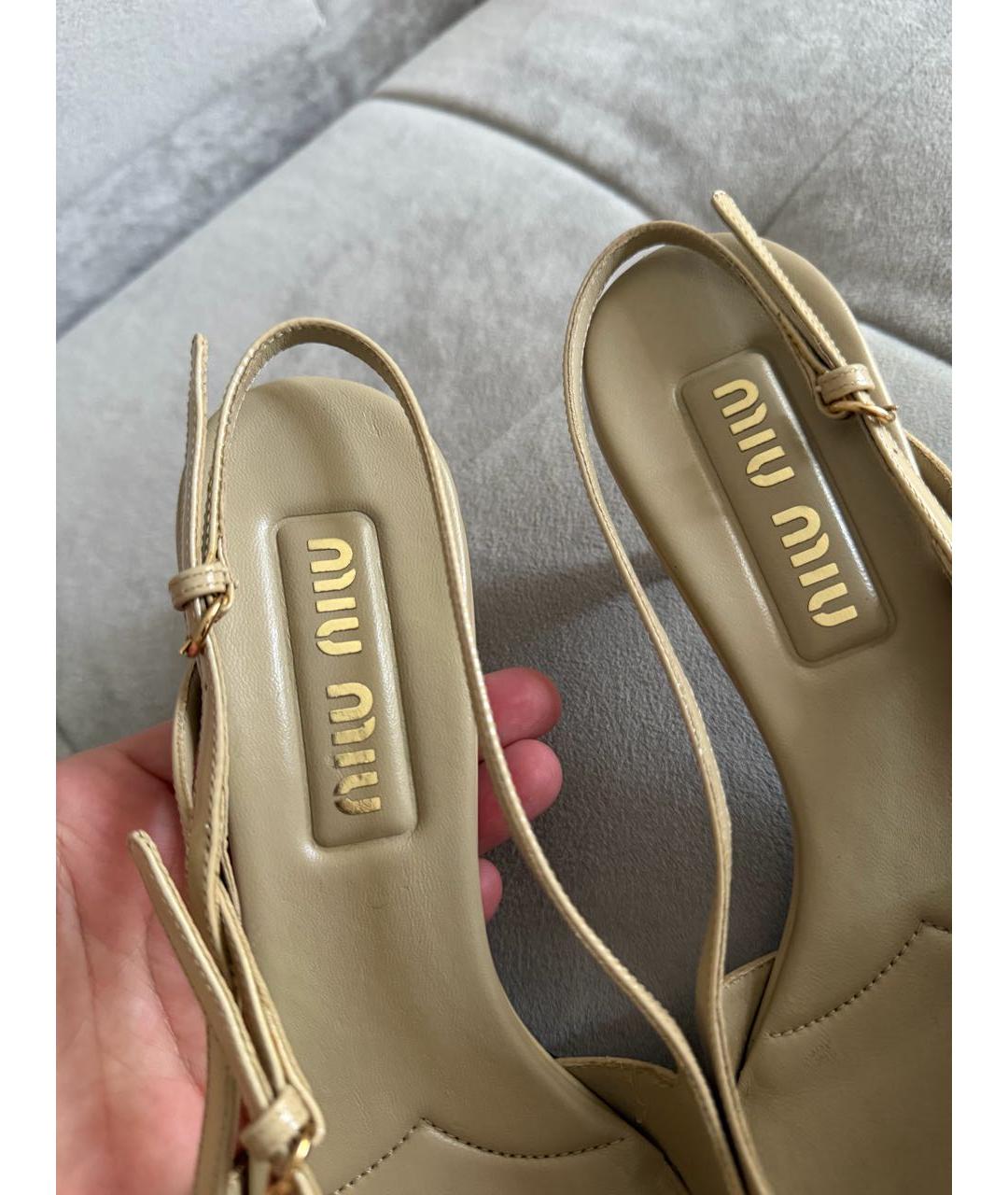 MIU MIU Бежевые туфли из лакированной кожи, фото 7