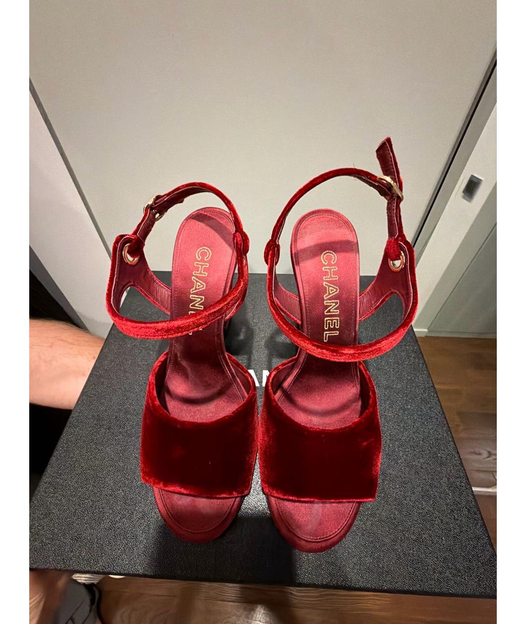CHANEL Бордовые бархатные босоножки, фото 2
