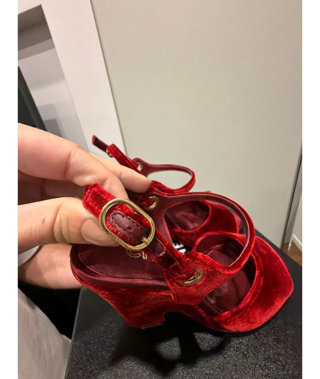 CHANEL Бордовые бархатные босоножки, фото 5