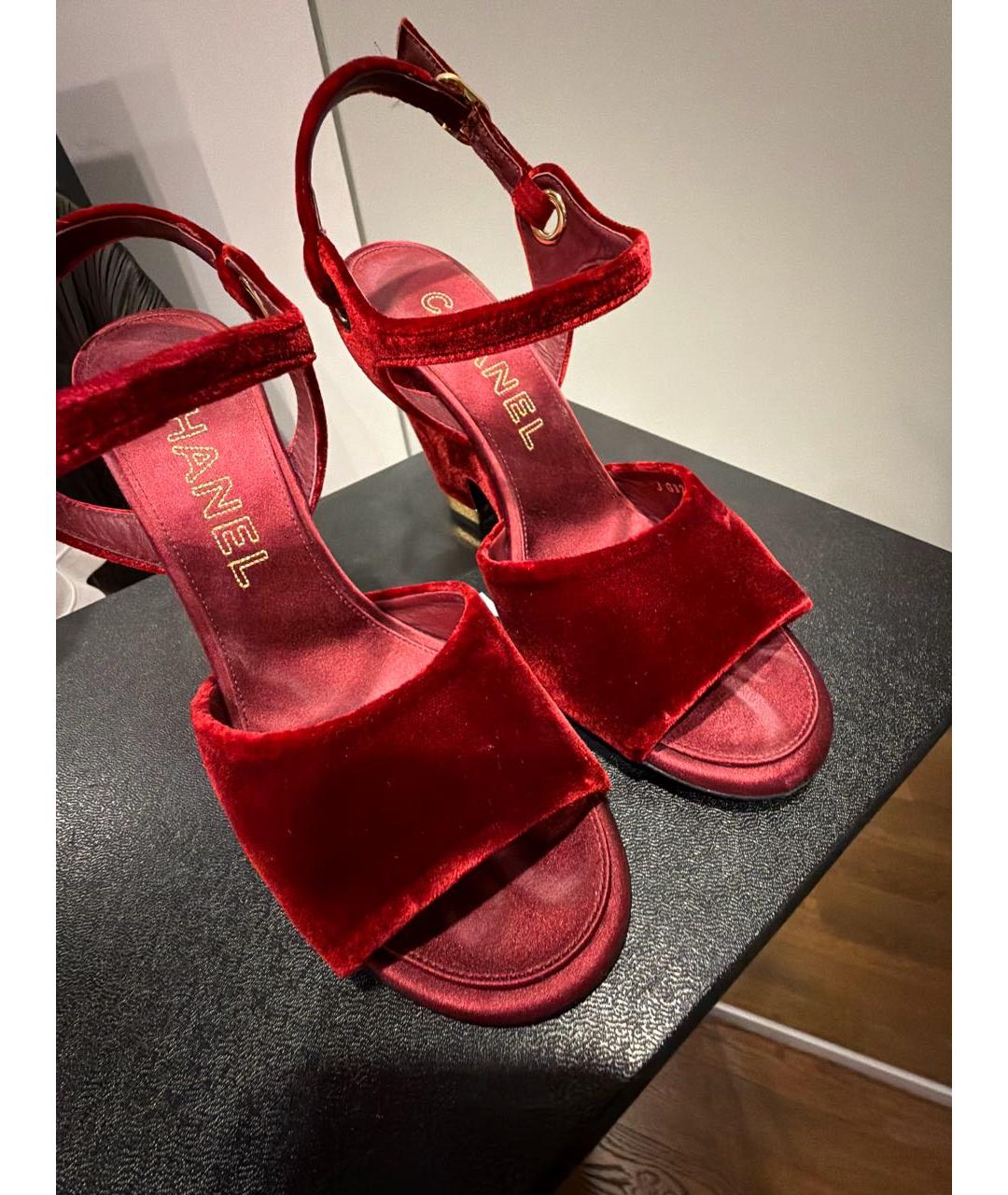 CHANEL Бордовые бархатные босоножки, фото 4