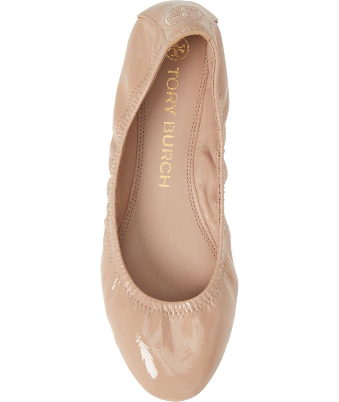 TORY BURCH Бежевые балетки из лакированной кожи, фото 3