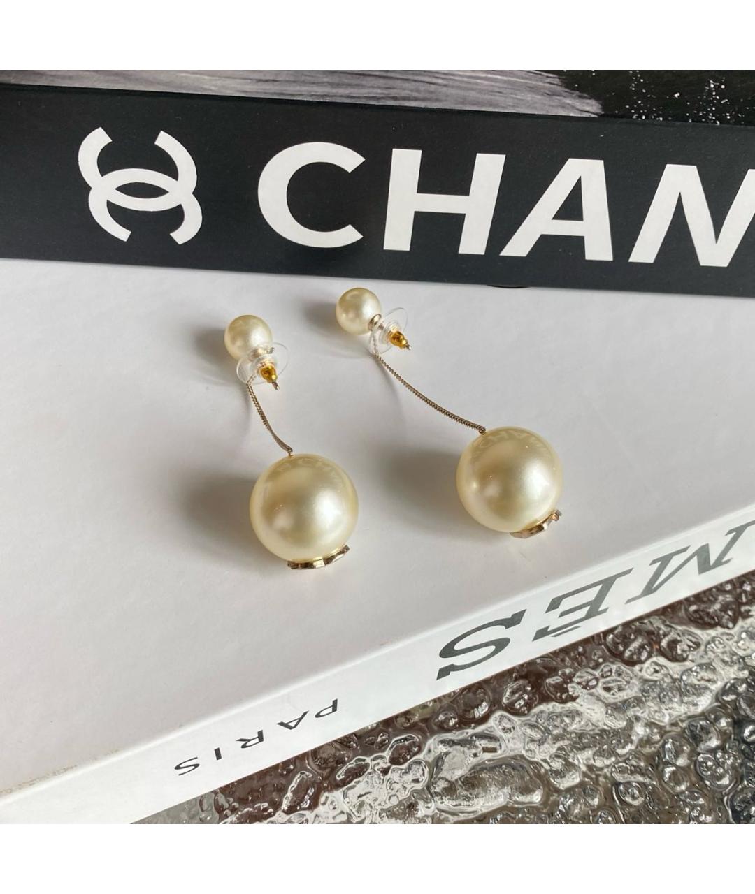CHANEL Белые жемчужные серьги, фото 6