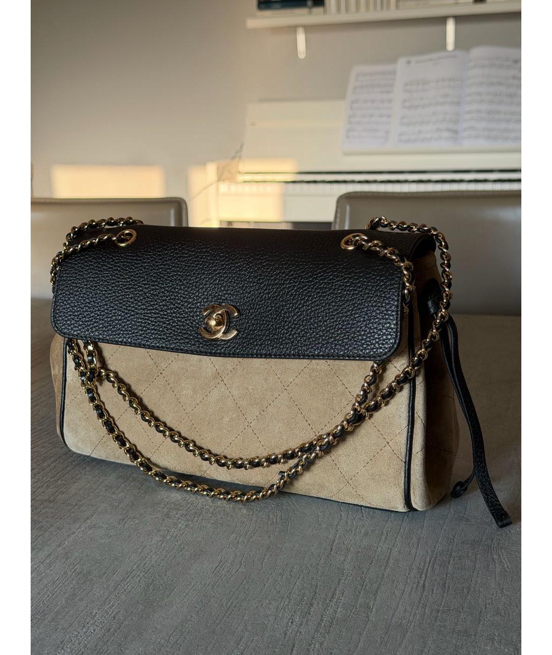 CHANEL Бежевая замшевая сумка через плечо, фото 2