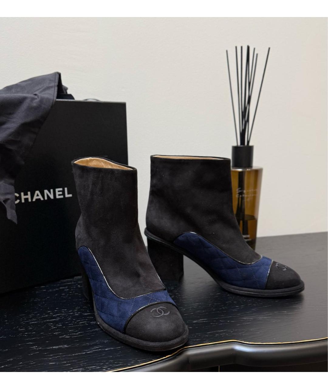 CHANEL Черные замшевые ботильоны, фото 7