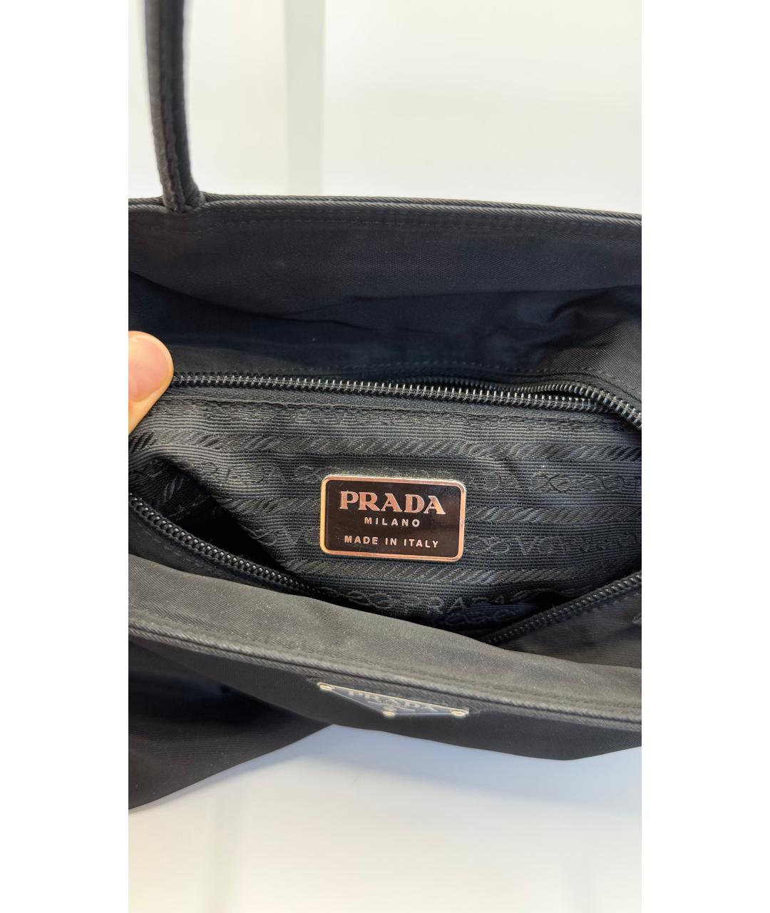 PRADA Черная нейлоновая сумка с короткими ручками, фото 6