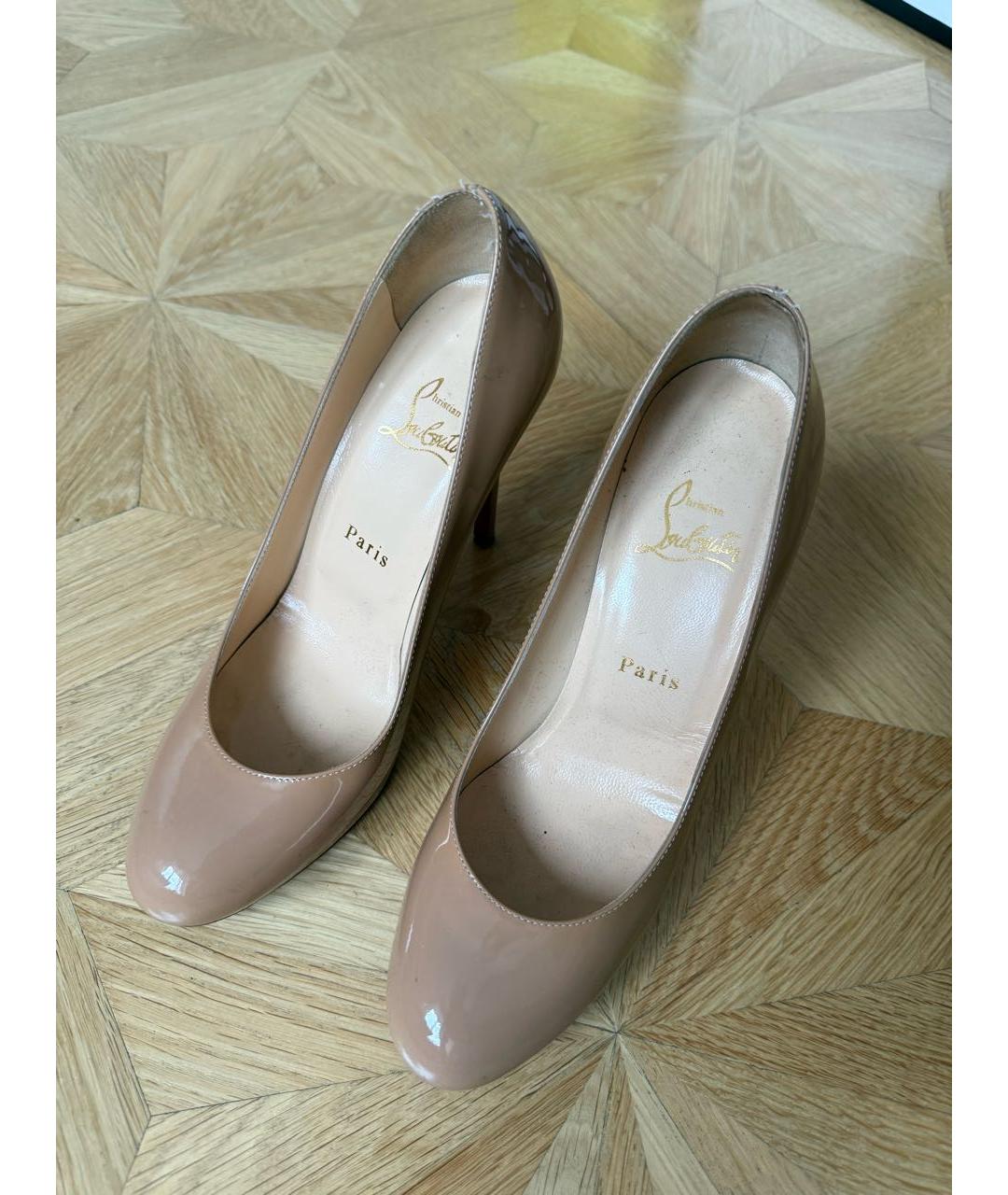 CHRISTIAN LOUBOUTIN Бежевые туфли из лакированной кожи, фото 2